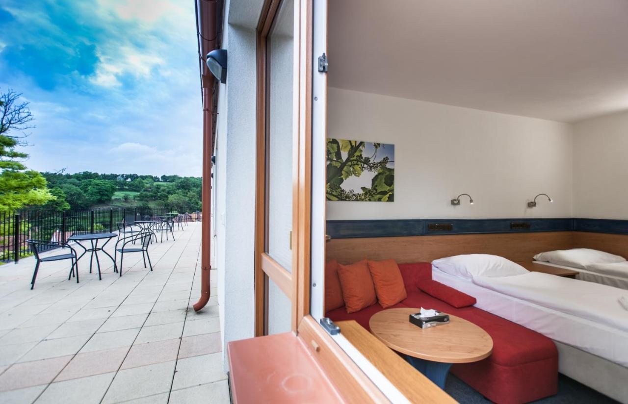 Hotelovy Dum Kaskada - Bed And Breakfast Kurdejov Luaran gambar